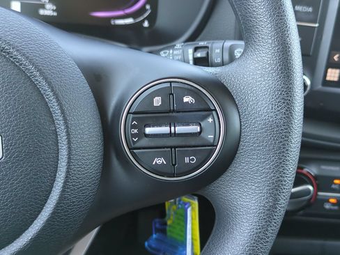 Used 2025 Kia Soul LX w/ LX Technology Package FWD image 24