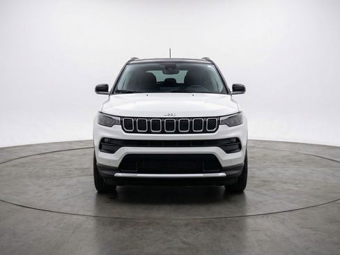 Used 2025 Jeep Compass Limited AWD/4WD image 2