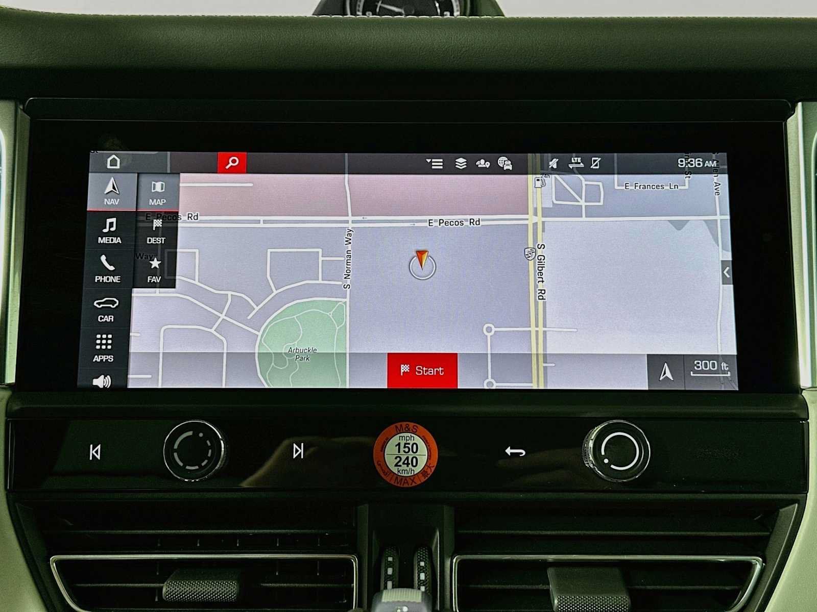 Certified 2025 Porsche Macan AWD/4WD image 18