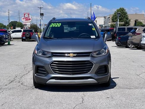 Used 2020 Chevrolet Trax LT w/ LT Convenience Package FWD image 2