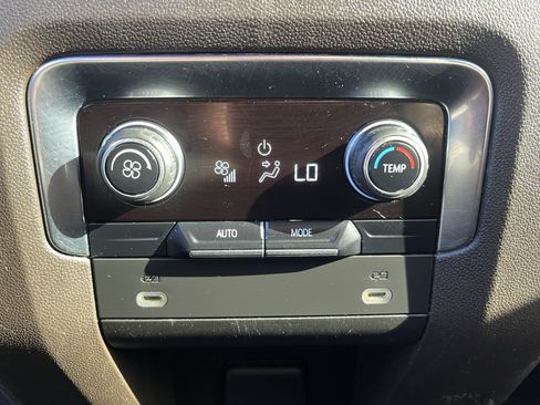 Used 2021 Chevrolet Suburban LS AWD/4WD image 28