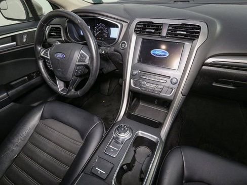 Used 2017 Ford Fusion SE w/ Equipment Group 201A image 17