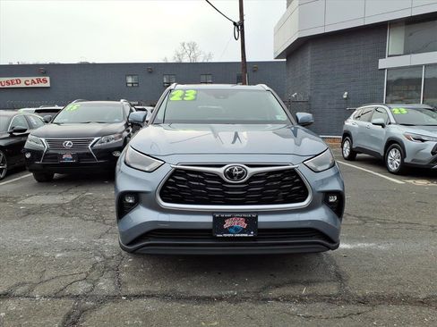 Certified 2023 Toyota Highlander XLE image 2