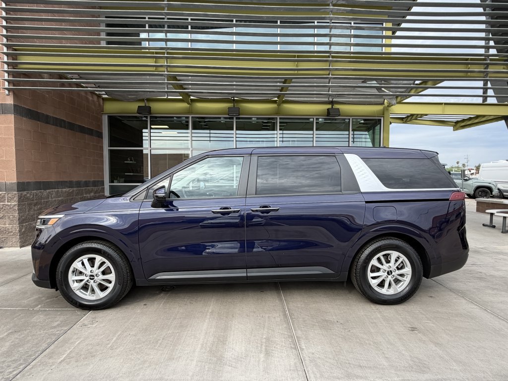 Used 2024 Kia Carnival LX FWD image 7