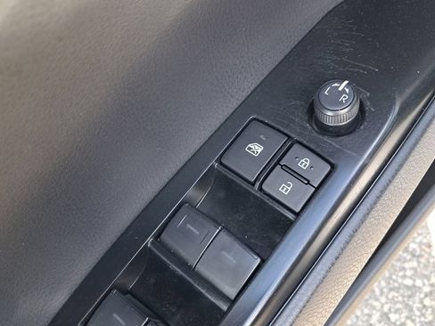 Used 2025 Toyota Camry SE w/ Convenience Package FWD image 13