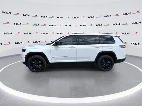 Used 2023 Jeep Grand Cherokee L Laredo RWD image 5
