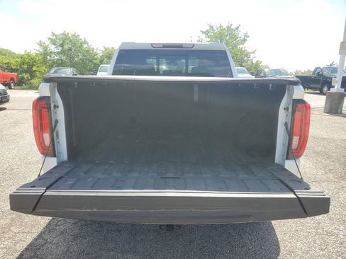 Used 2019 GMC Sierra 1500 SLT w/ SLT Premium Package AWD/4WD image 9