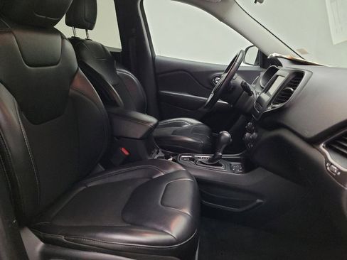 Used 2019 Jeep Cherokee Latitude Plus image 21