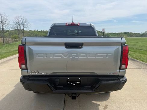 Used 2025 Chevrolet Colorado ZR2 w/ Technology Package AWD/4WD image 4
