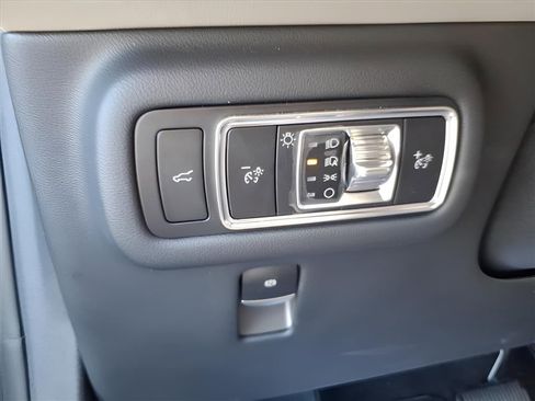 Used 2024 Lincoln Nautilus Premier image 17