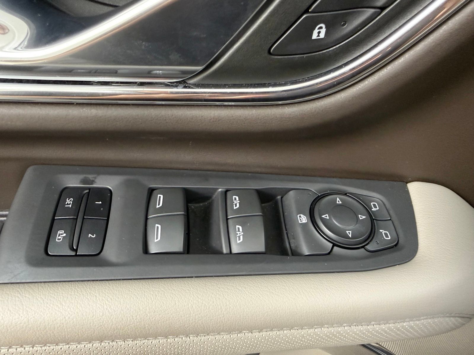 Used 2023 GMC Yukon SLT RWD image 15