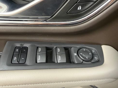 Used 2023 GMC Yukon SLT RWD image 15