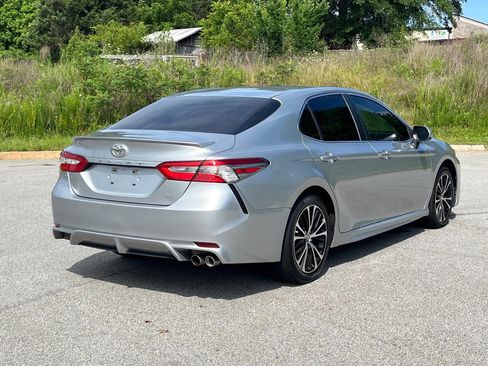 Used 2018 Toyota Camry SE FWD image 3