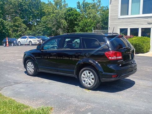 Used 2019 Dodge Journey SE FWD image 3