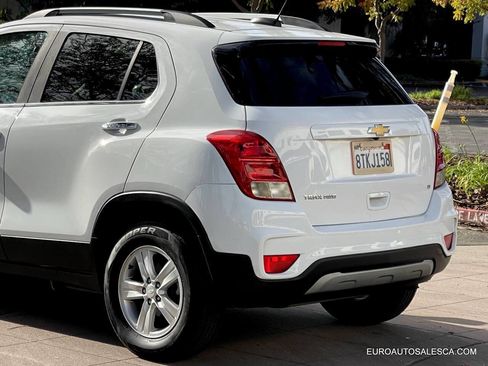 Used 2018 Chevrolet Trax LT w/ LT Convenience Package image 5