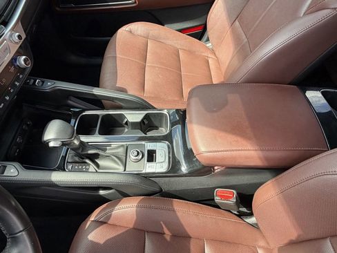 Certified 2023 Kia Telluride EX w/ EX Captain's Chair Package FWD image 19