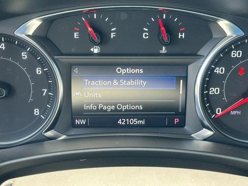 Used 2023 Chevrolet Equinox Premier AWD/4WD image 22