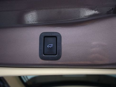 Used 2017 Toyota Highlander XLE image 17