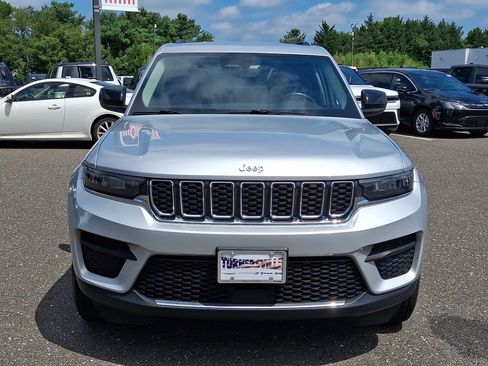 Used 2022 Jeep Grand Cherokee Laredo w/ Luxury Tech Group I AWD/4WD image 8
