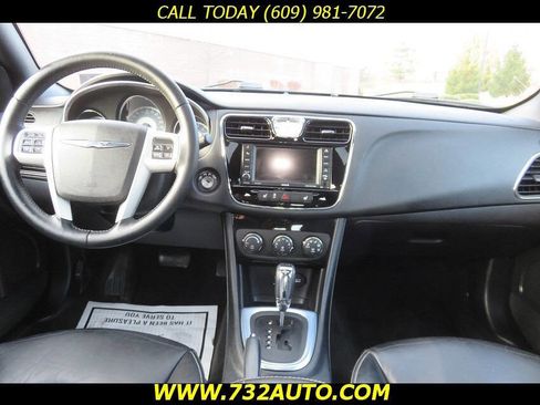 Used 2014 Chrysler 200 Limited w/ Sun/Sound Group image 19