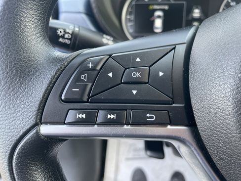 Used 2025 Nissan Versa SV image 14