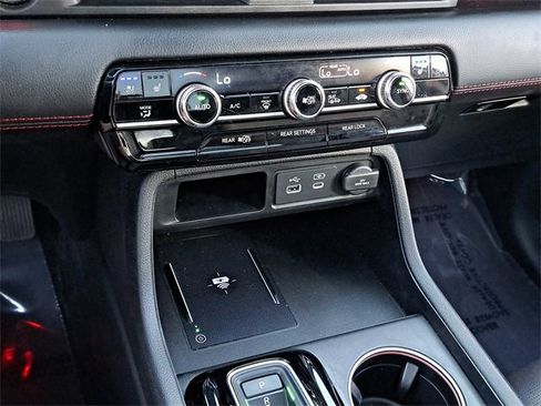 Certified 2025 Honda Pilot Black Edition image 30