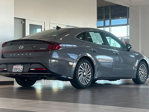 Used 2022 Hyundai Sonata Limited FWD image 4