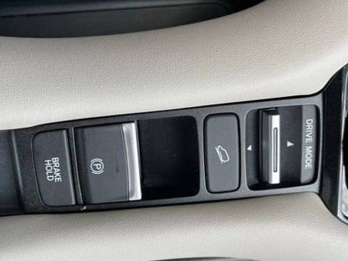 Used 2025 Honda HR-V LX image 35