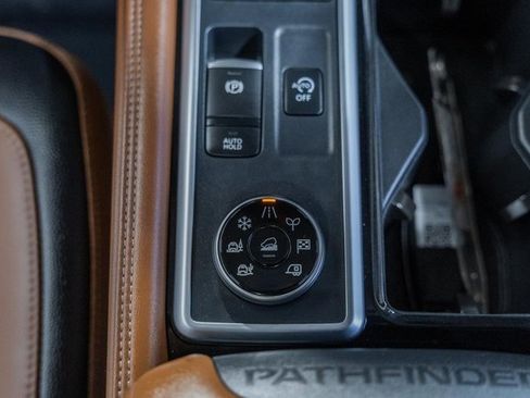 Used 2024 Nissan Pathfinder Platinum w/ Black Appearance Package image 27