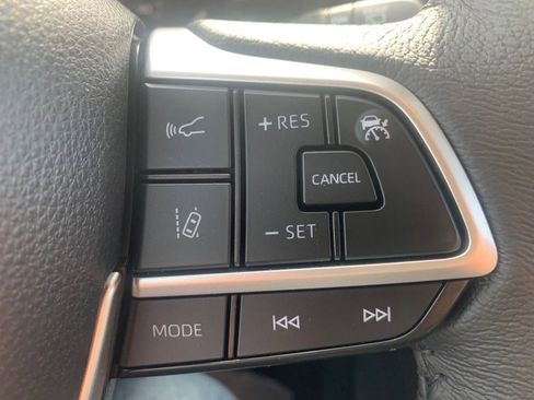 Used 2026 Toyota Sienna XLE image 4