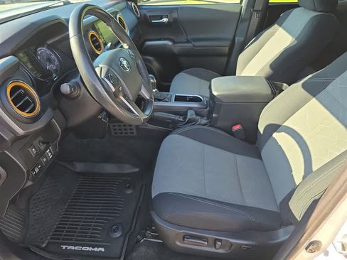 Used 2023 Toyota Tacoma TRD Off-Road w/ Technology Package AWD/4WD image 17