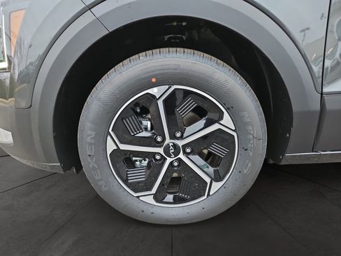 Used 2025 Kia Niro LX image 14