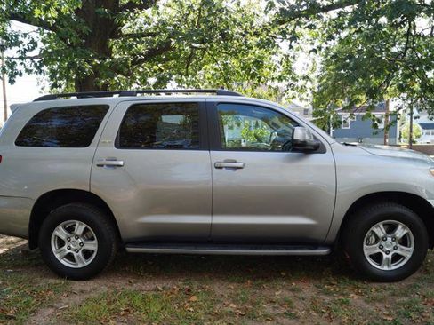 Used 2008 Toyota Sequoia SR5 image 12