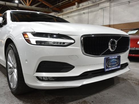 Used 2017 Volvo S90 T6 Momentum w/ Vision Package image 4
