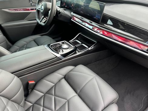Used 2025 BMW 740i w/ Premium Package image 19
