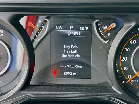 Used 2025 Jeep Gladiator Sport AWD/4WD image 13