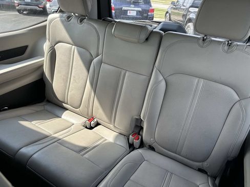 Used 2024 Jeep Wagoneer Series II w/ Flexible Seating Group RWD image 13
