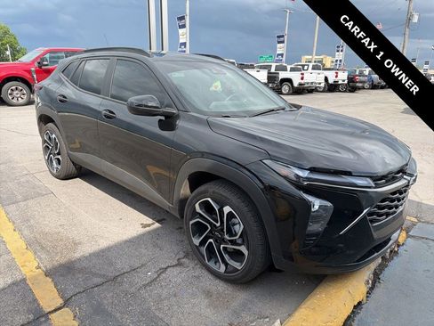 Used 2025 Chevrolet Trax RS image 1