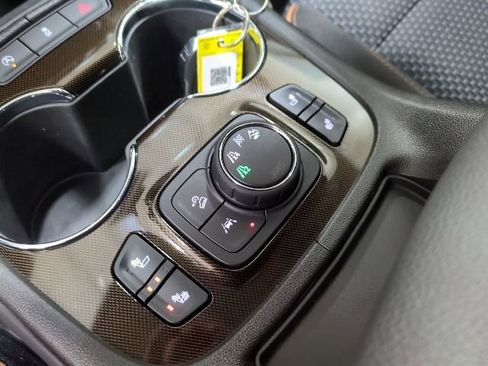 Used 2023 GMC Acadia AT4 image 9