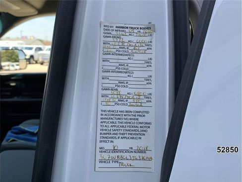 Used 2018 RAM 3500 Tradesman w/ Chrome Appearance Group RWD image 15