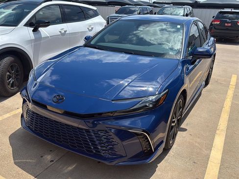 Used 2025 Toyota Camry XSE FWD image 2