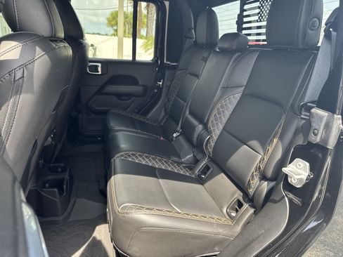 Used 2023 Jeep Gladiator Overland AWD/4WD image 17