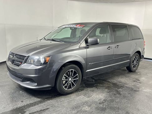 Used 2017 Dodge Grand Caravan SE FWD image 4