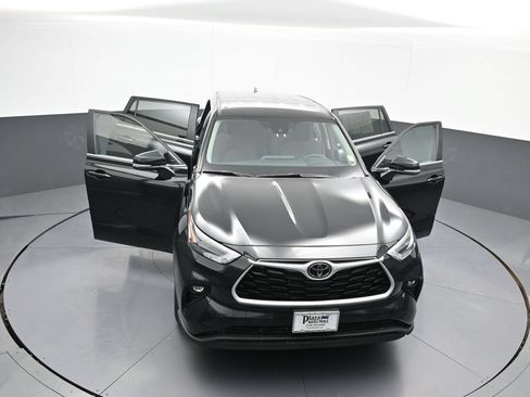 Certified 2025 Toyota Highlander LE AWD/4WD image 47