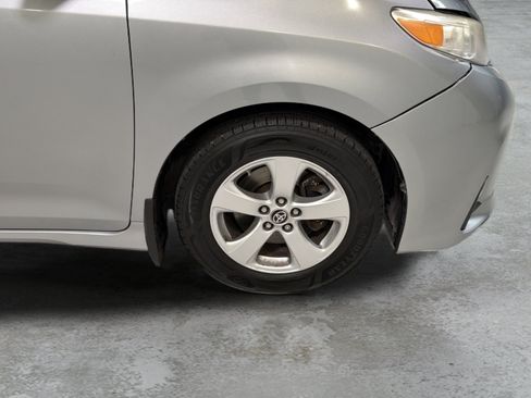 Used 2020 Toyota Sienna LE FWD image 27