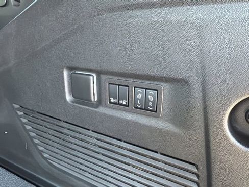 Used 2024 Chevrolet Suburban Premier image 41