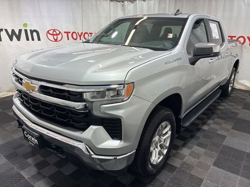 Used 2022 Chevrolet Silverado 1500 LT AWD/4WD image 3