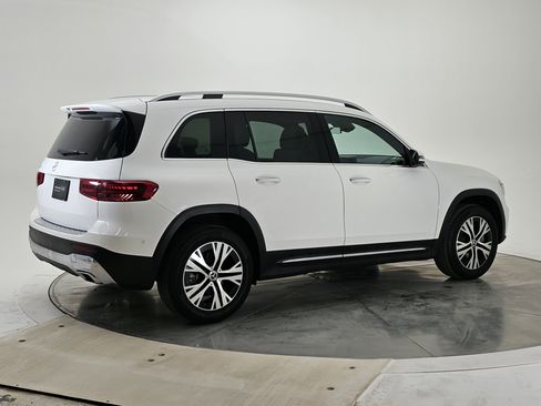 Used 2025 Mercedes-Benz GLB 250 image 3