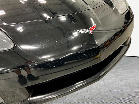 Used 2007 Chevrolet Corvette Coupe w/ Performance Package RWD image 26