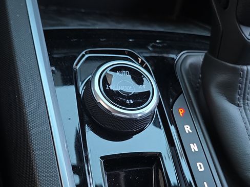 Used 2023 Chevrolet Colorado Trail Boss w/ Technology Package image 23